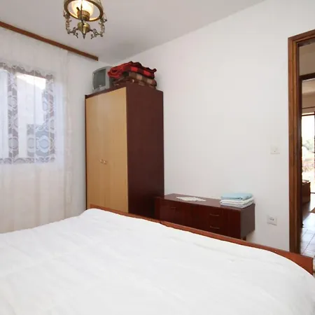 Basina 8749a Apartman Vrboska